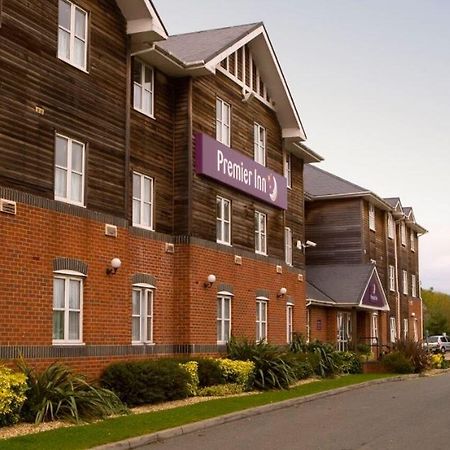 Premier Inn Isle Of Wight Newport  Bagian luar foto