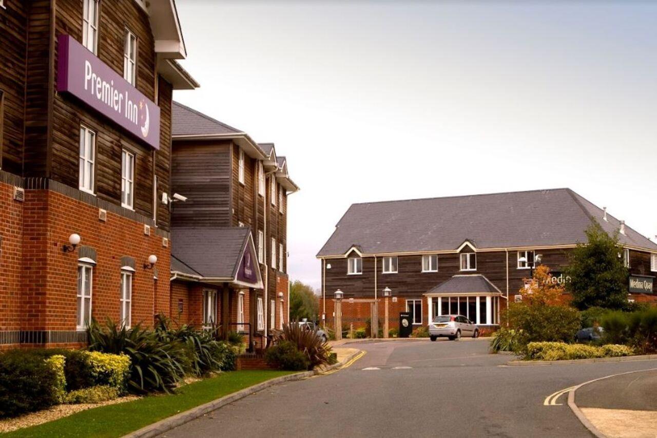 Premier Inn Isle Of Wight Newport  Bagian luar foto