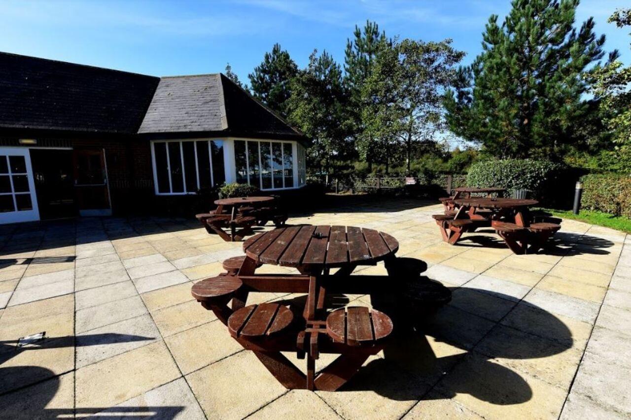 Premier Inn Isle Of Wight Newport  Bagian luar foto