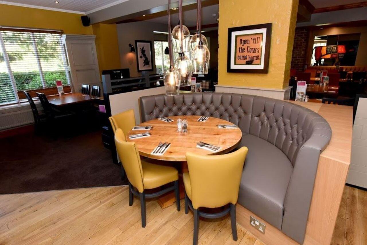 Premier Inn Isle Of Wight Newport  Bagian luar foto