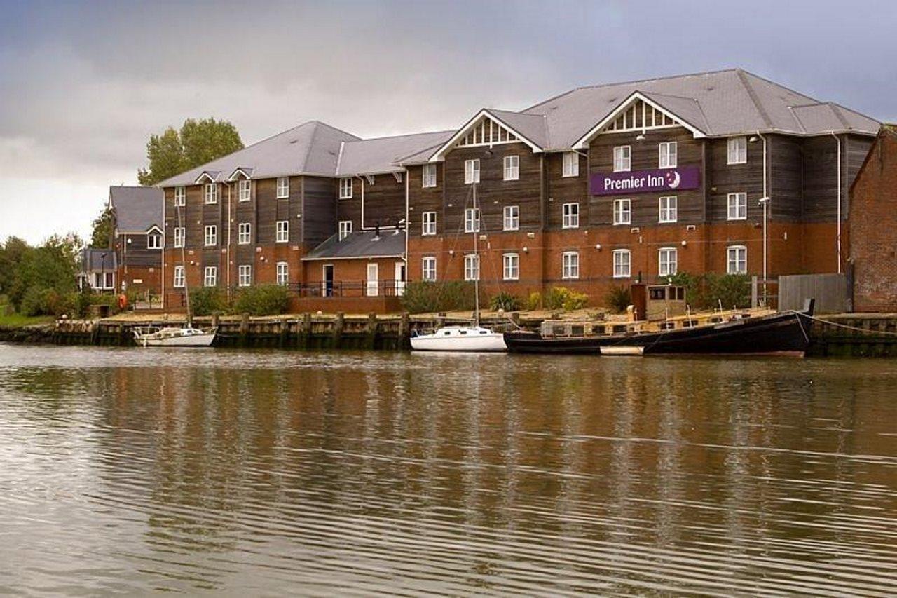 Premier Inn Isle Of Wight Newport  Bagian luar foto