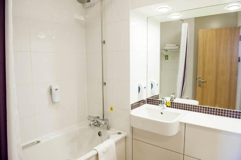 Premier Inn Isle Of Wight Newport  Bagian luar foto